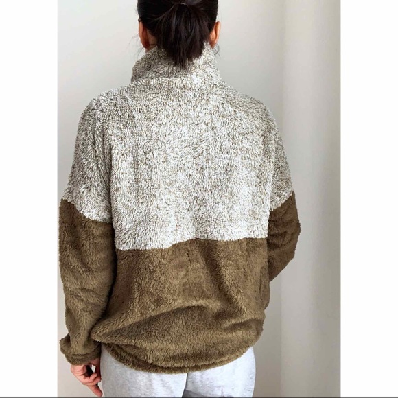 Cozy Sherpa Pullover- OLIVE - Picture 10 of 12